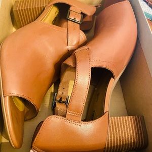 Clarks Deva Valeria-TAN BRUN. Size US-10M